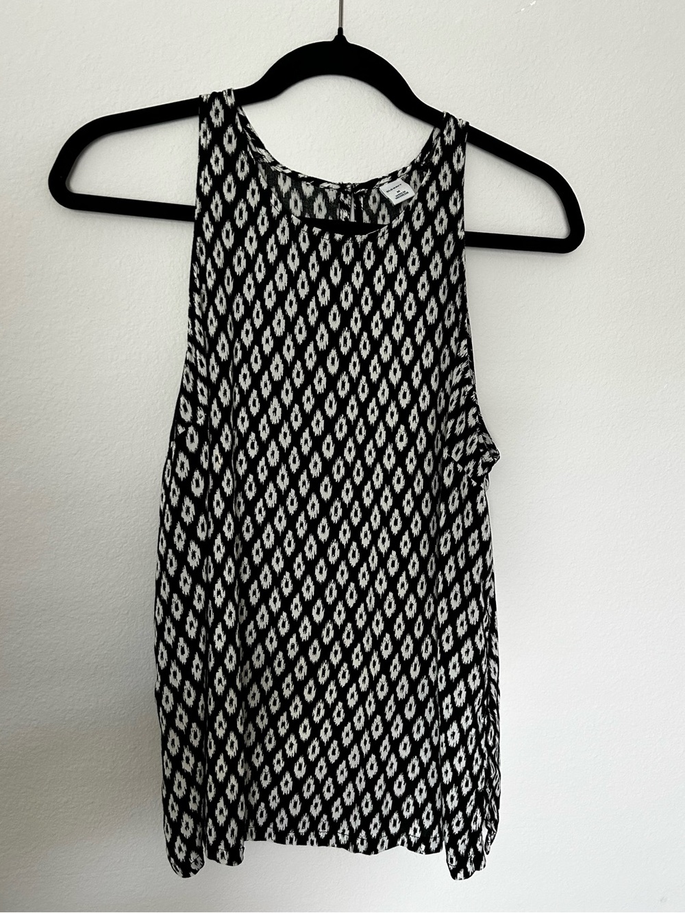 Old Navy Black and White Geo Print Sleeveless Tank